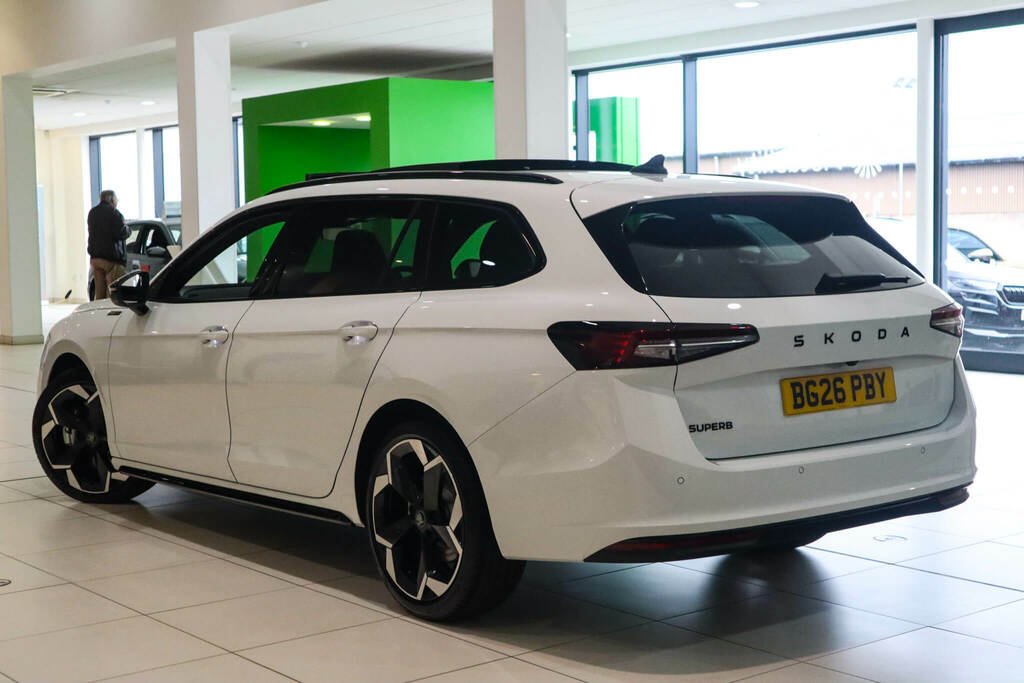 Skoda Superb 2.0 Tsi 204 Sportline Dsg White #3