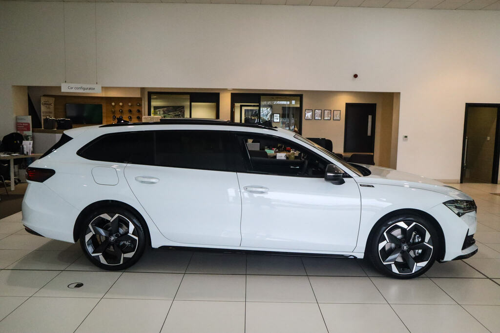 Skoda Superb 2.0 Tsi 204 Sportline Dsg White #4