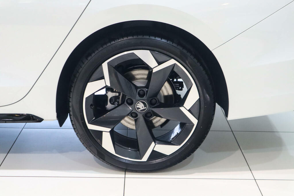 Skoda Superb 2.0 Tsi 204 Sportline Dsg White #5