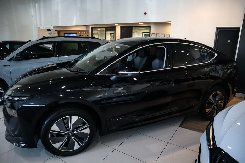 Skoda ENYAQ 210Kw 85 Edition 82Kwh Black #4