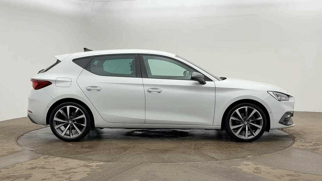 Seat Leon 1.5 Etsi 150 Fr Sport Dsg White #4