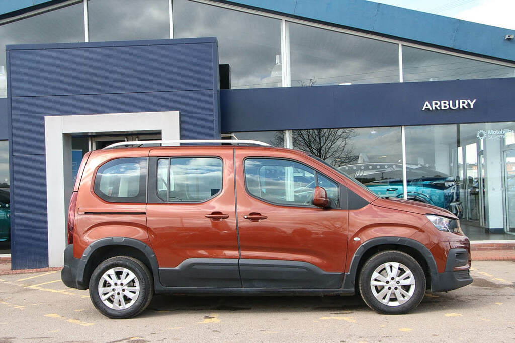 Peugeot Rifter 1.5 Bluehdi 130 Allure DP69OEU Brown #4