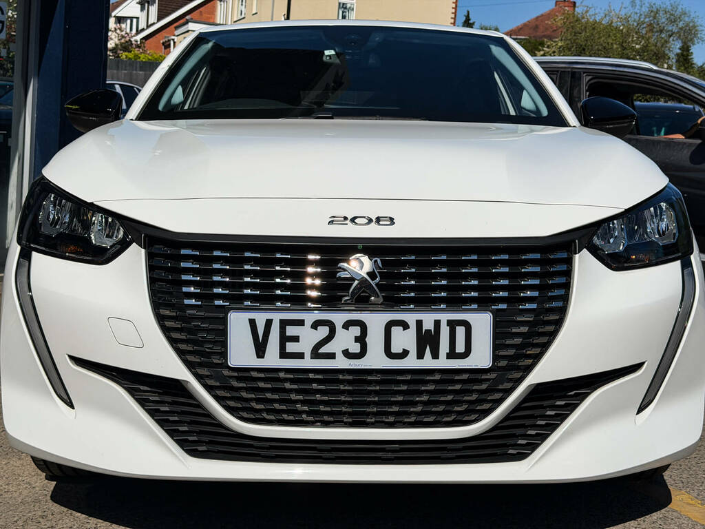 Peugeot 208 1.2 Puretech 100 Allure Premium Eat8 VE23CWD White #4