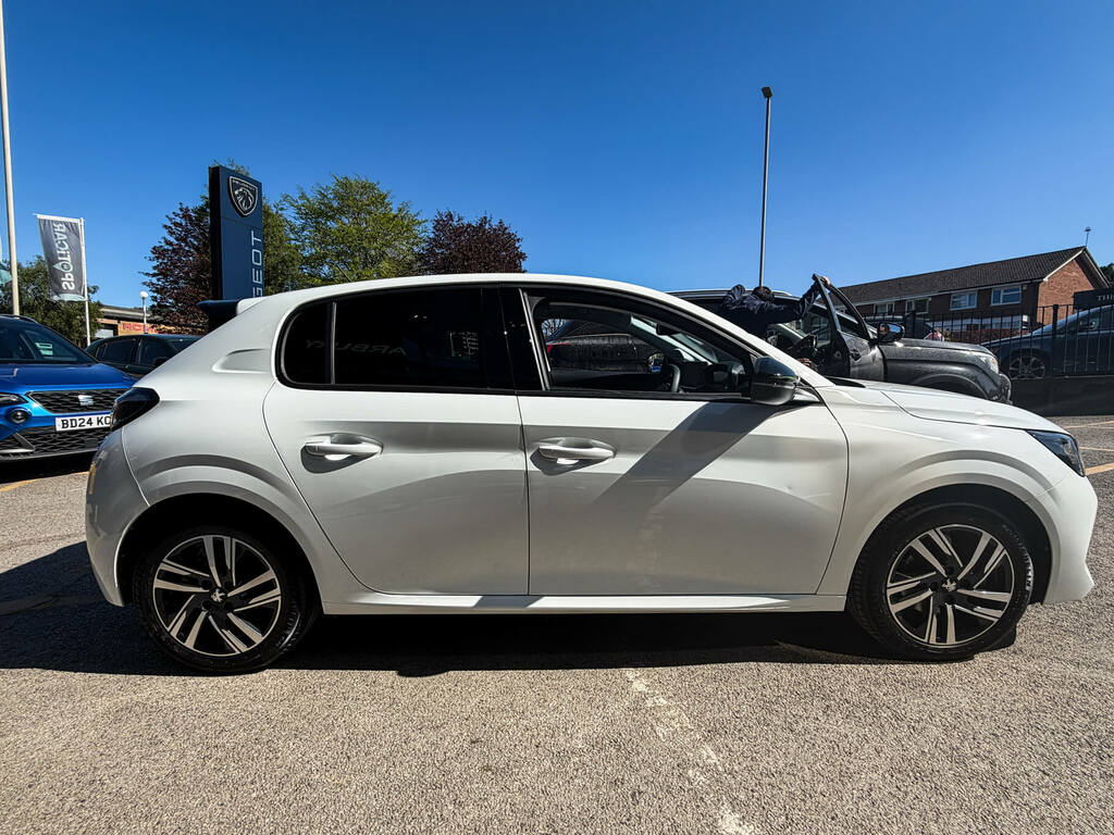 Peugeot 208 1.2 Puretech 100 Allure Premium Eat8 VE23CWD White #3