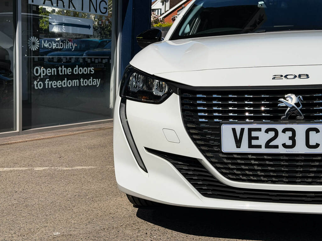 Peugeot 208 1.2 Puretech 100 Allure Premium Eat8 VE23CWD White #5