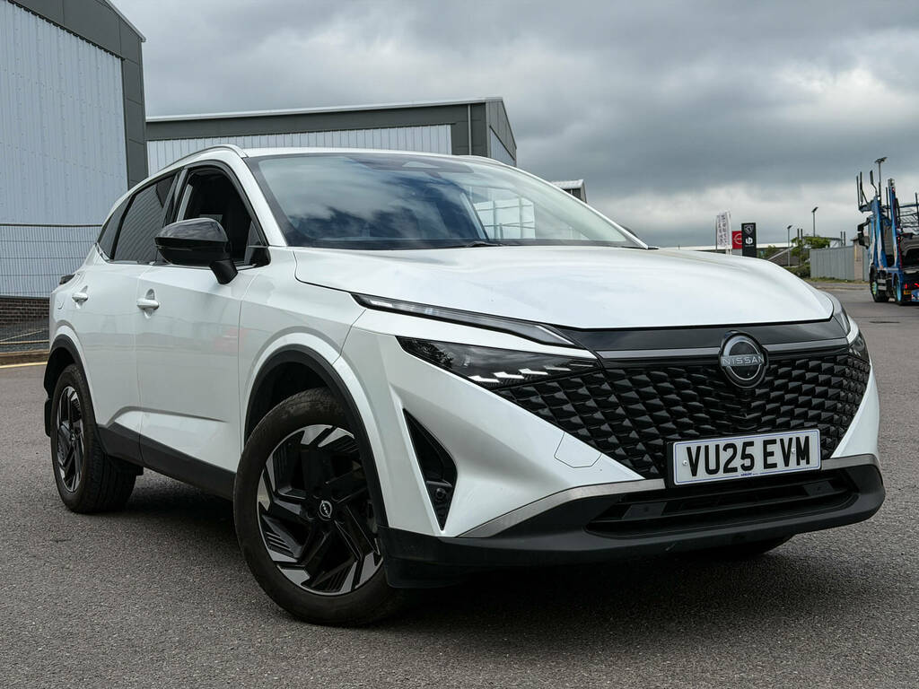 Nissan Qashqai 1.3 Dig-t Mh 158 N-connecta Xtronic White