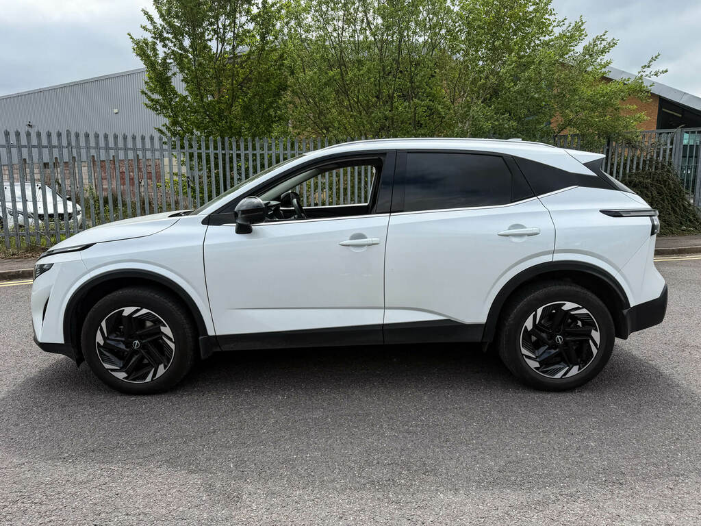 Nissan Qashqai 1.3 Dig-t Mh 158 N-connecta Xtronic VU25EVM White #4