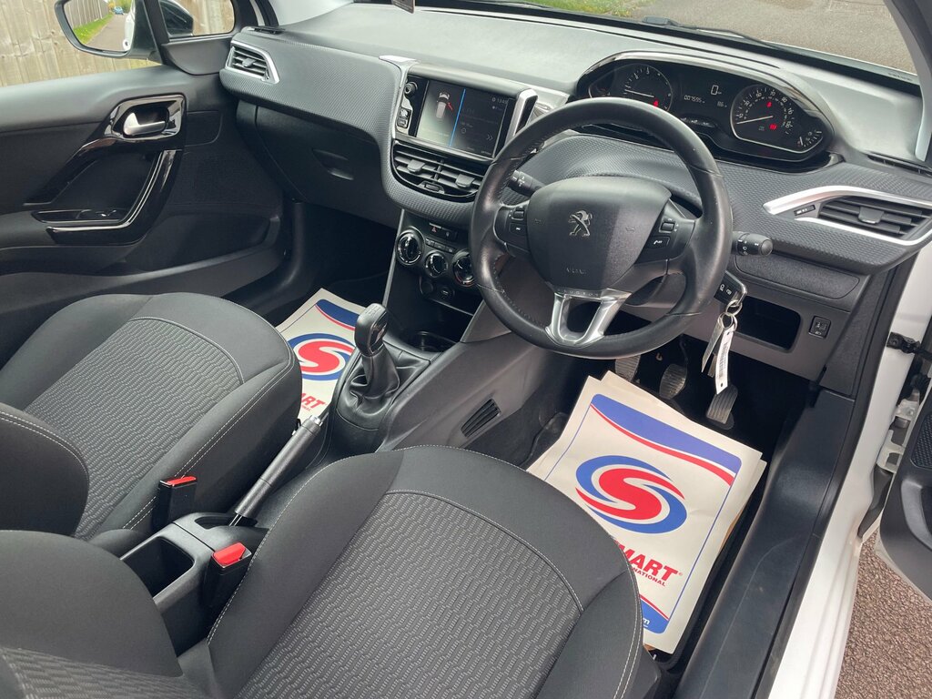 Peugeot 208 1.2 Puretech Black Edition Hatchback Ma White #2