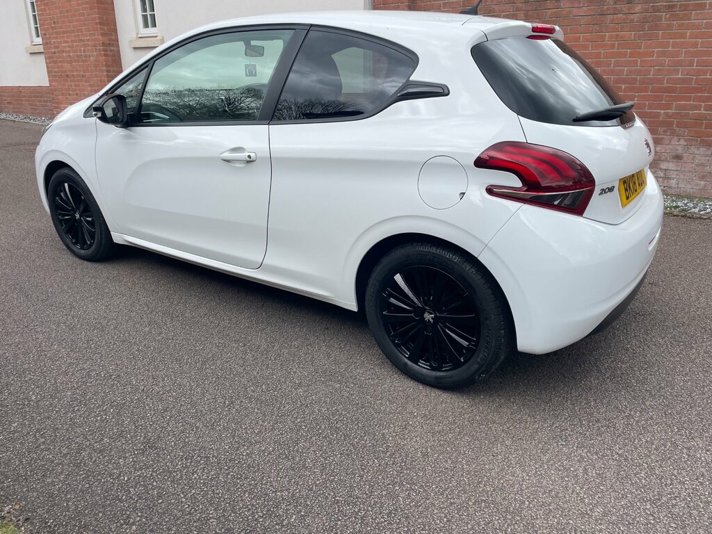 Peugeot 208 1.2 Puretech Black Edition Hatchback Ma White #4