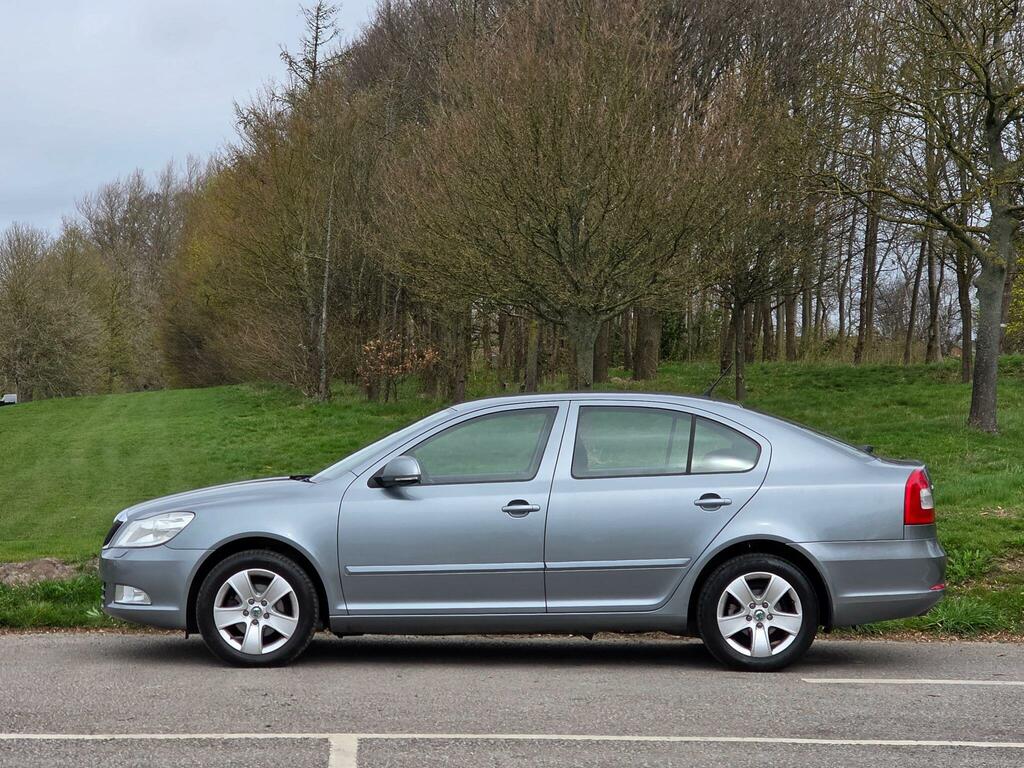 Skoda Octavia 1.6 Tdi Elegance Euro 5 Grey #4
