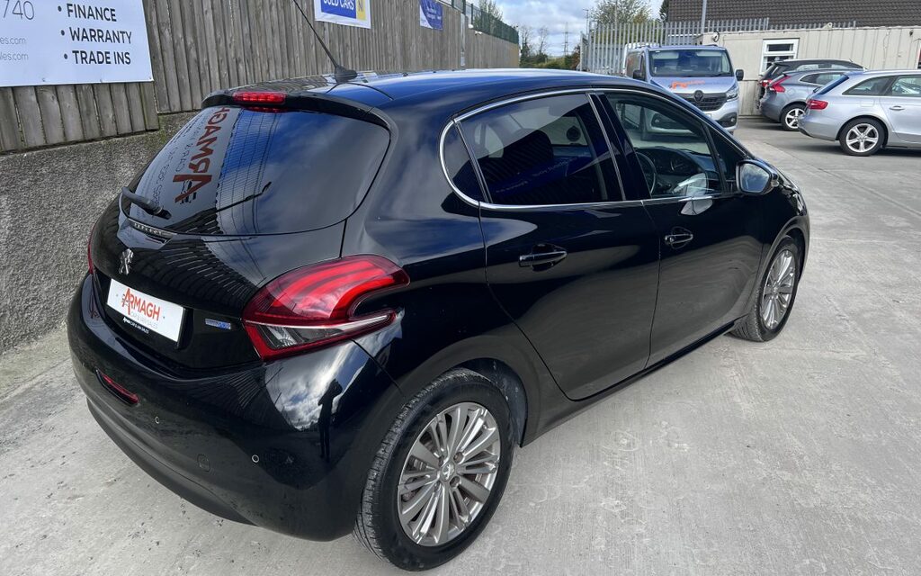Peugeot 208 Hdi Allure   #5
