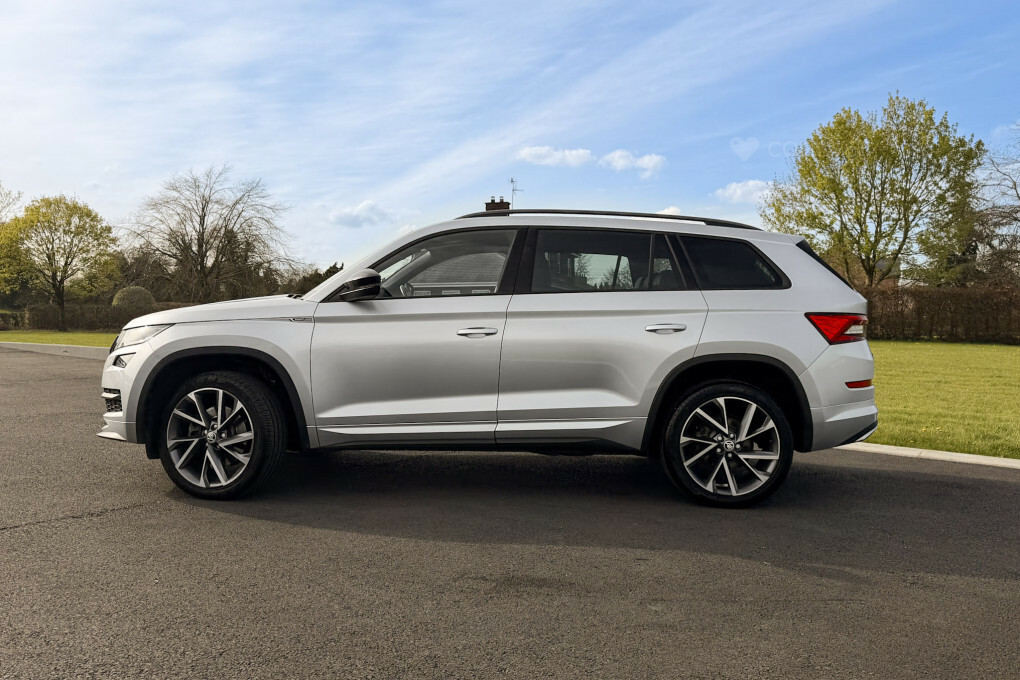 Skoda Kodiaq Sportline Tdi Scr 4X4 KT69COJ Silver #4
