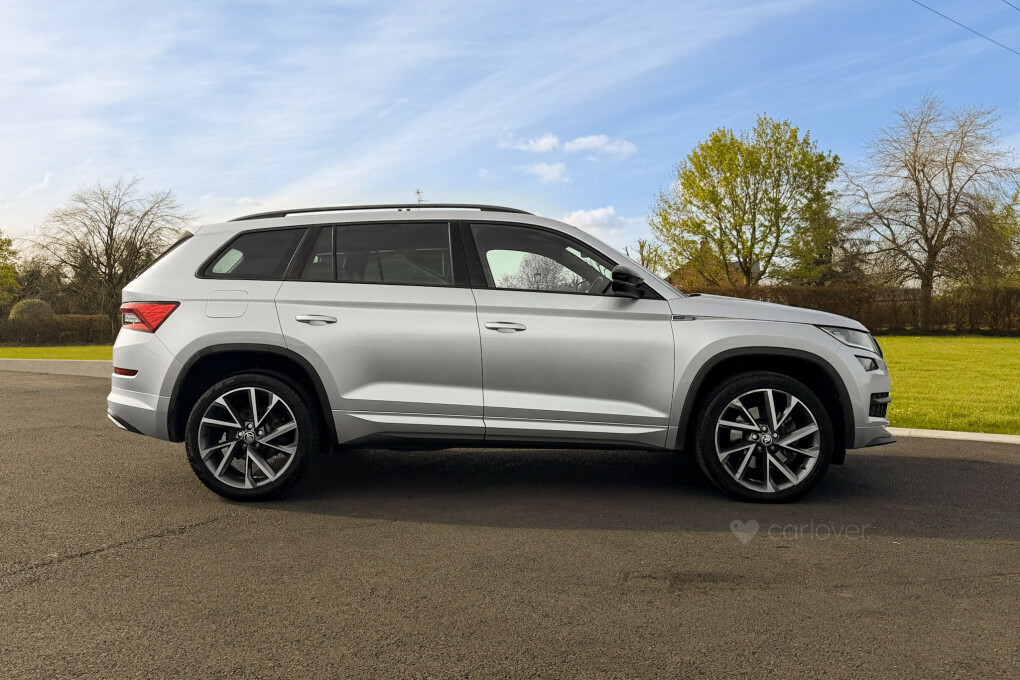 Skoda Kodiaq Sportline Tdi Scr 4X4 KT69COJ Silver #3