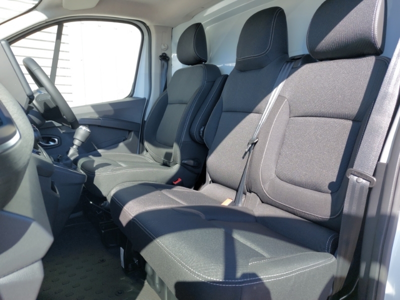 Renault Trafic Ll30 Blue Dci 150 Extra Safety Van SC75ATF White #5