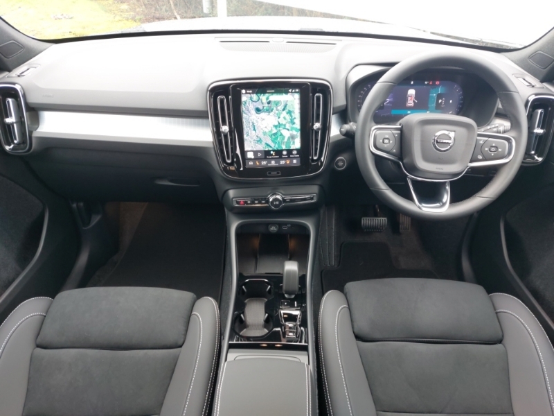 Volvo XC40 2.0 B4p Plus Black Edition Blue #3