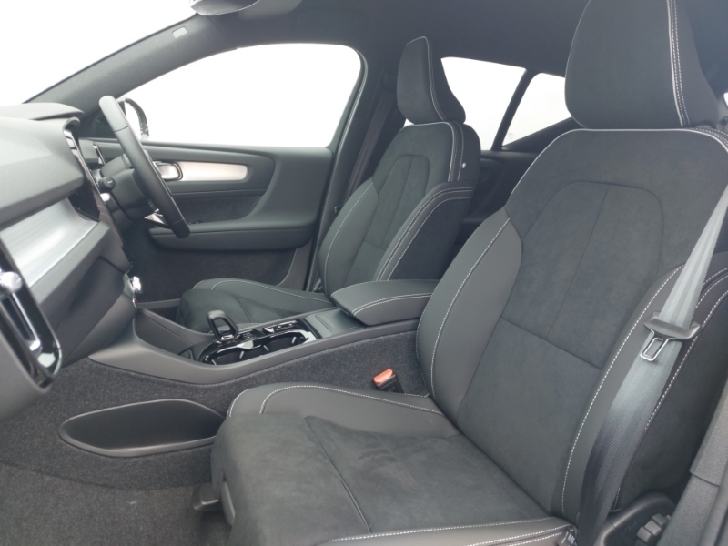 Volvo XC40 2.0 B4p Plus Black Edition Blue #5