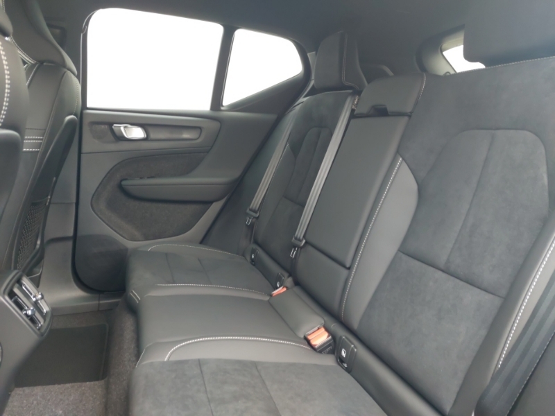 Volvo XC40 2.0 B4p Plus Black Edition Blue #6