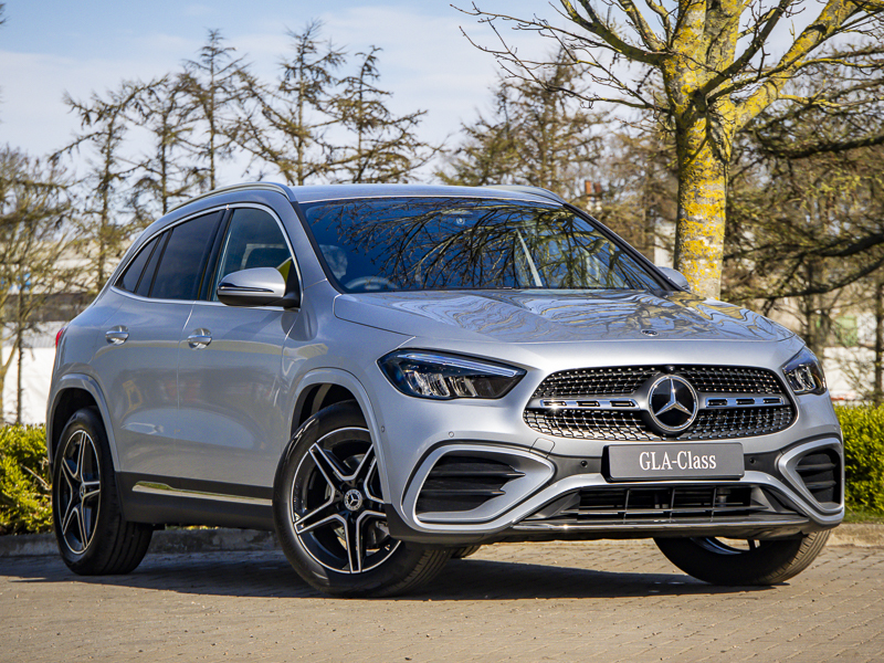 Mercedes-Benz GLA Class Gla 200D Amg Line Executive Silver