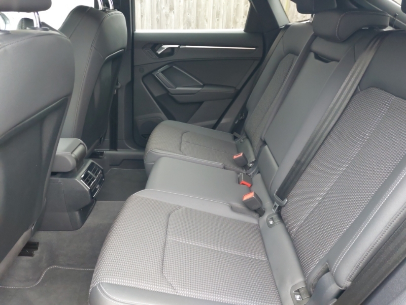 Audi Q3 35 Tfsi Black Edition S Tronic MP23JXL Grey #6