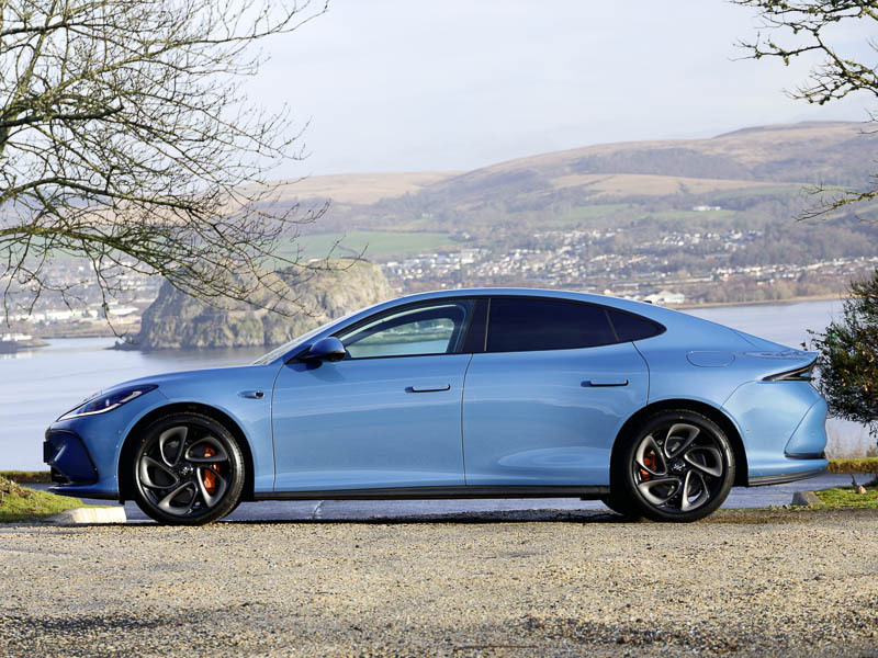 MG IM5 553Kw Performance 100Kwh Blue #4