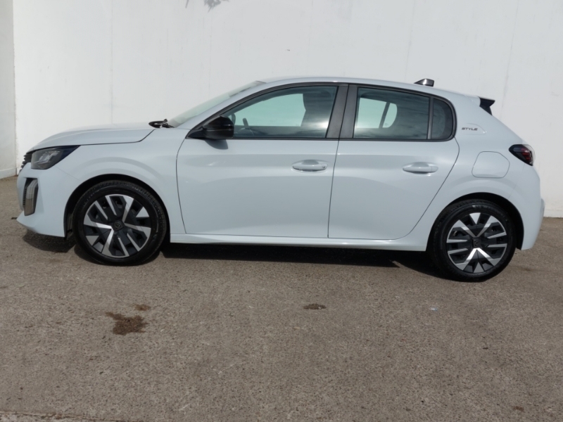 Peugeot 208 1.2 Puretech 100 Style SB25VSD White #4