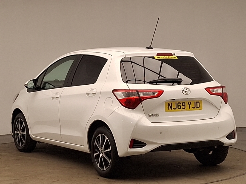 Toyota Yaris 1.5 Vvt-i Icon Tech NJ69YJD White #2