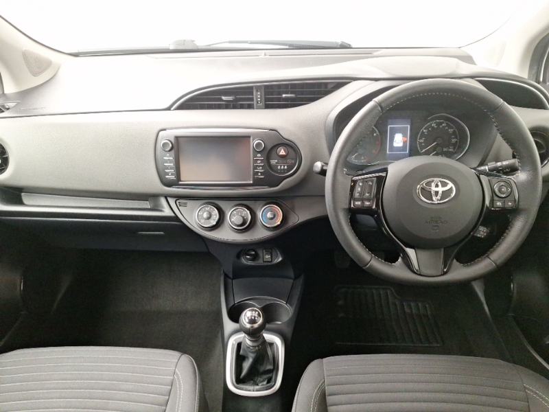 Toyota Yaris 1.5 Vvt-i Icon Tech NJ69YJD White #3
