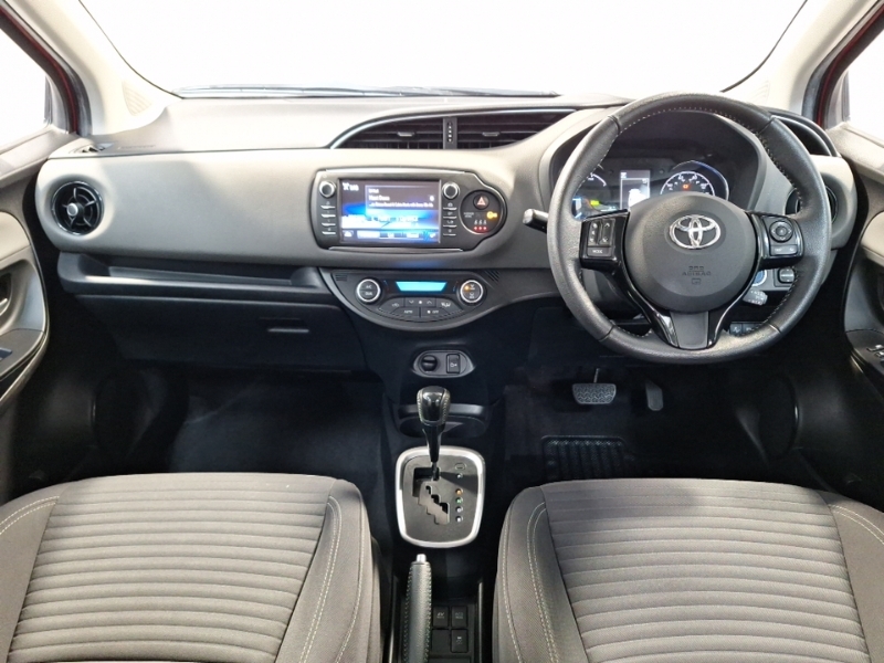 Toyota Yaris 1.5 Hybrid Icon Cvt DU70VJD Red #3