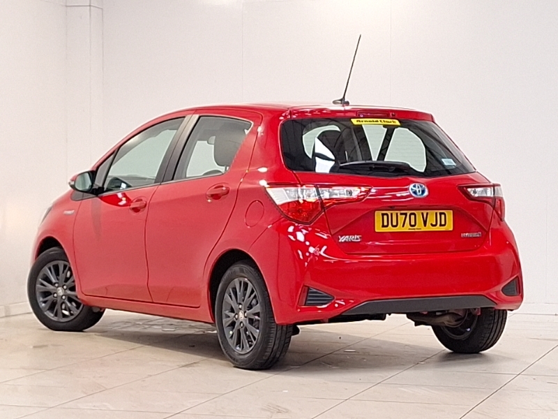 Toyota Yaris 1.5 Hybrid Icon Cvt DU70VJD Red #2