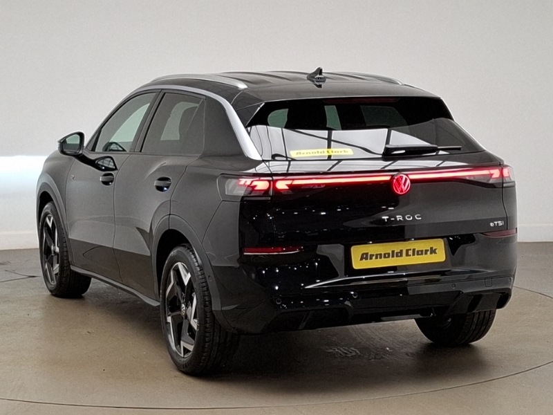 Volkswagen T-Roc 1.5 Etsi 150 R-line Dsg Black #2