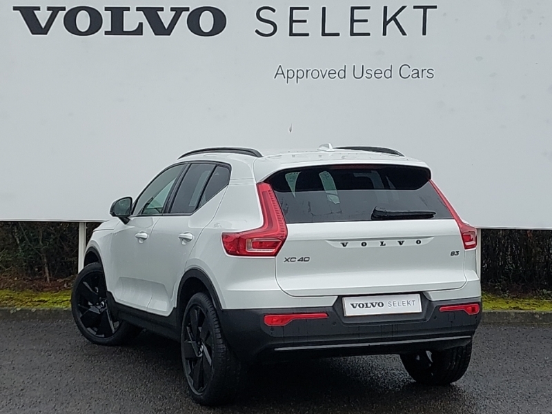 Volvo XC40 2.0 B3p Plus Black Edition SK75YJD White #2