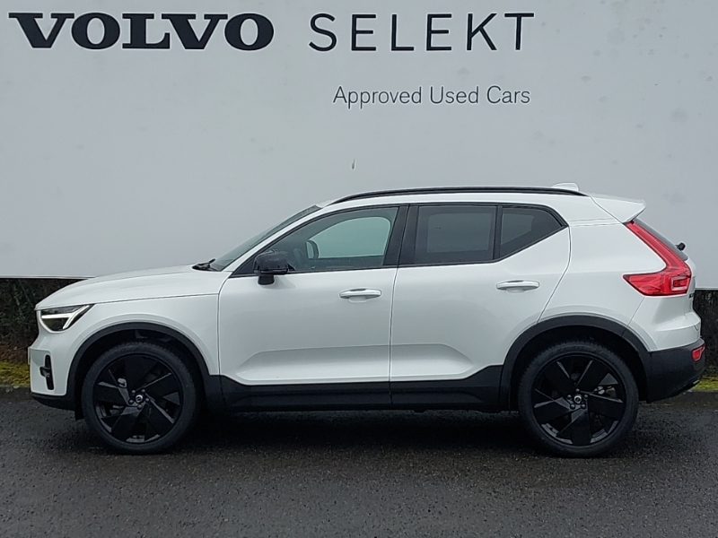 Volvo XC40 2.0 B3p Plus Black Edition SK75YJD White #4