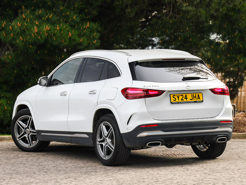Mercedes-Benz GLA Class Gla 200 Amg Line Executive SY24JHA White #2