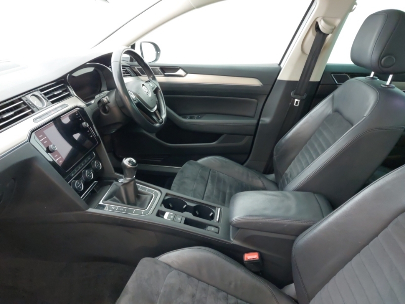 Volkswagen Passat 1.5 Tsi Evo 150 Gt Panoramic Roof DP19OPS White #5