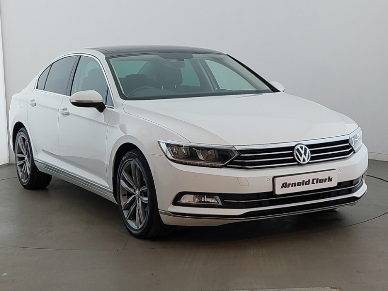 Volkswagen Passat 1.5 Tsi Evo 150 Gt Panoramic Roof White