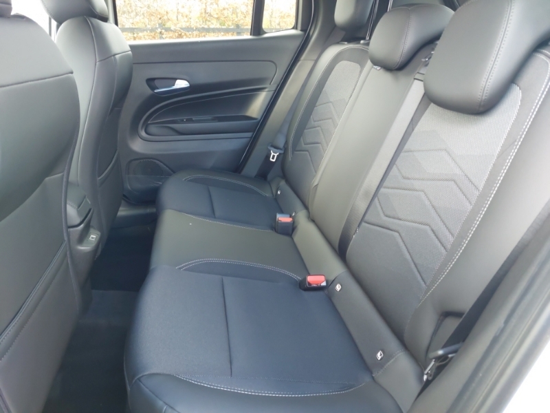 Jeep Avenger 1.2 E-hybrid Summit Dct White #6