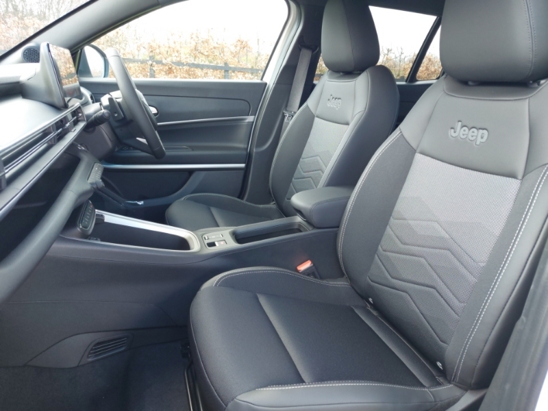 Jeep Avenger 1.2 E-hybrid Summit Dct White #5
