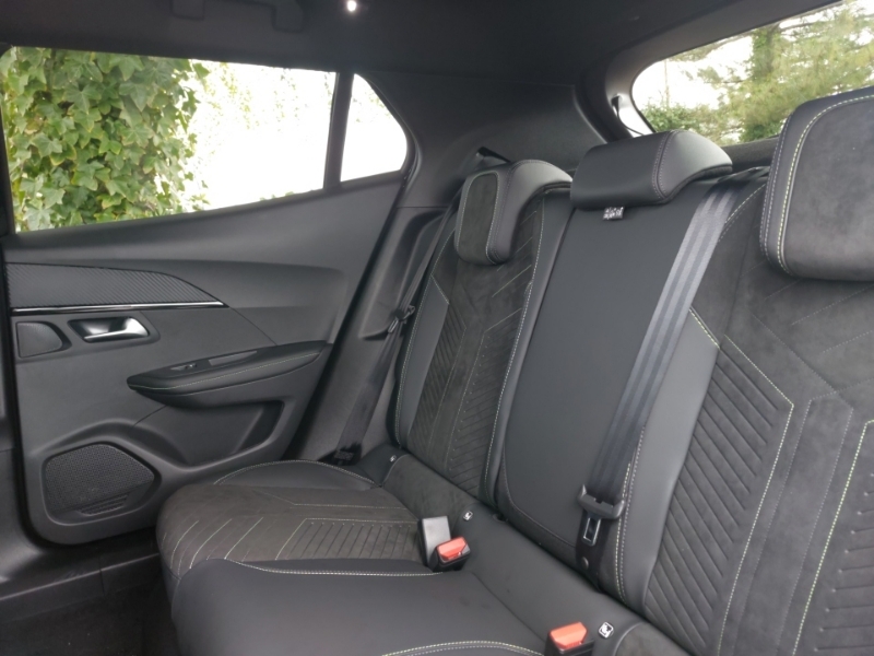Peugeot 2008 1.2 Puretech 130 Gt Premium Eat8 Black #6