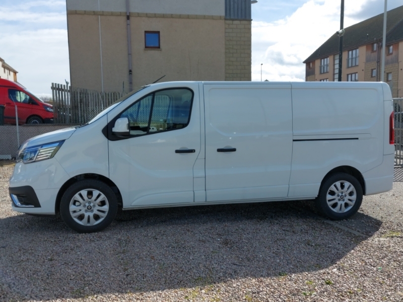 Renault Trafic Ll30 Blue Dci 130 Extra Safety Van White #4