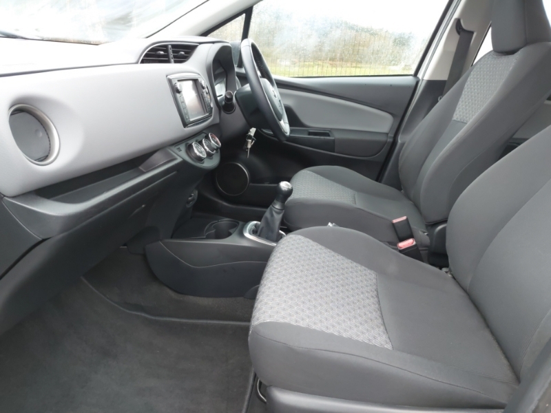 Toyota Yaris 1.0 Vvt-i Icon Silver #5