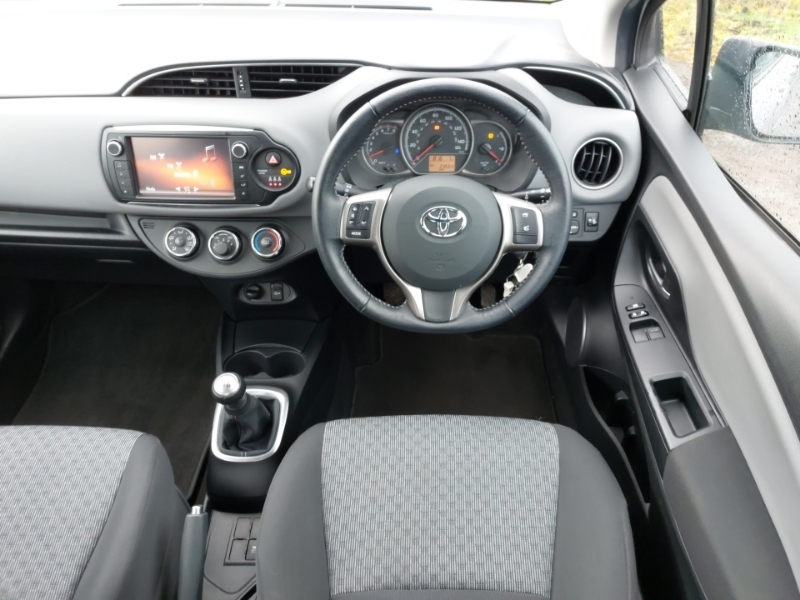 Toyota Yaris 1.0 Vvt-i Icon Silver #3