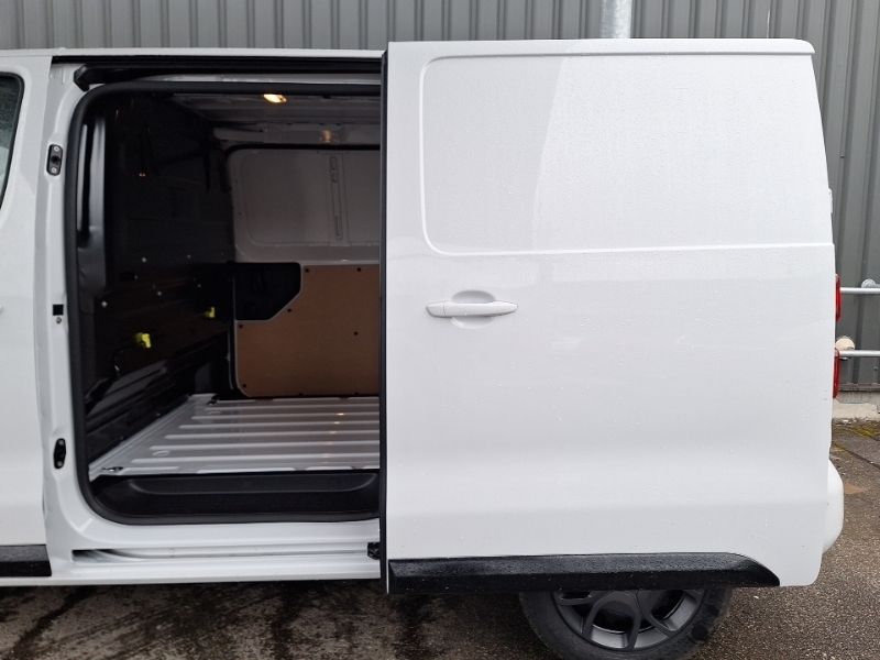 Vauxhall Vivaro 1.5 Turbo D 120 Pro H1 Van White #4