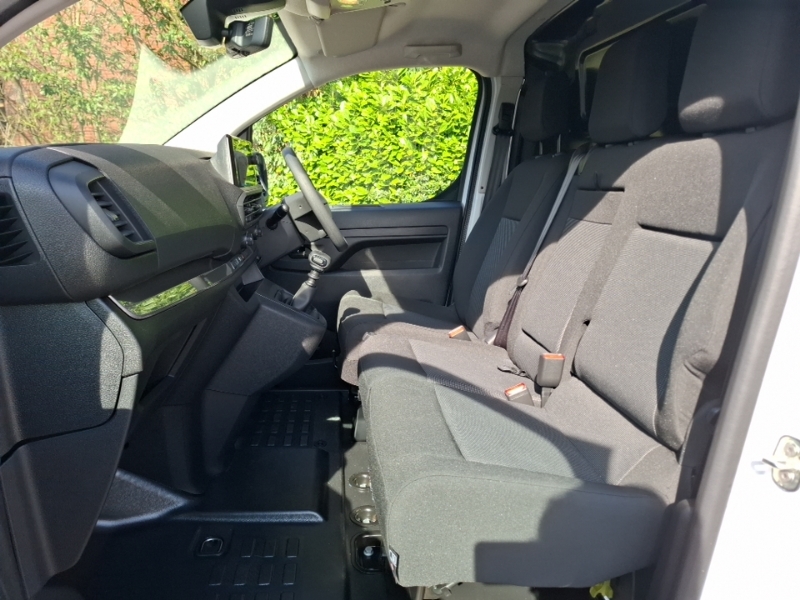 Vauxhall Vivaro 1.5 Turbo D 120 Pro H1 Van SD26TWE White #5