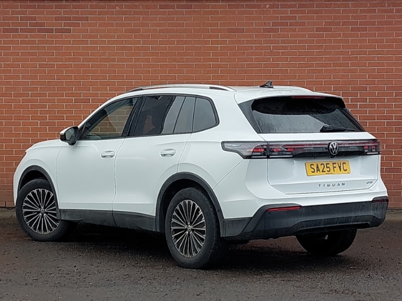 Volkswagen Tiguan 1.5 Etsi Match Dsg SA25FVC White #2