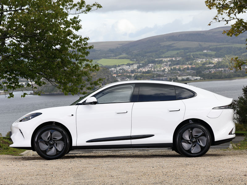 MG IM6 300Kw Long Range 100Kwh White #4