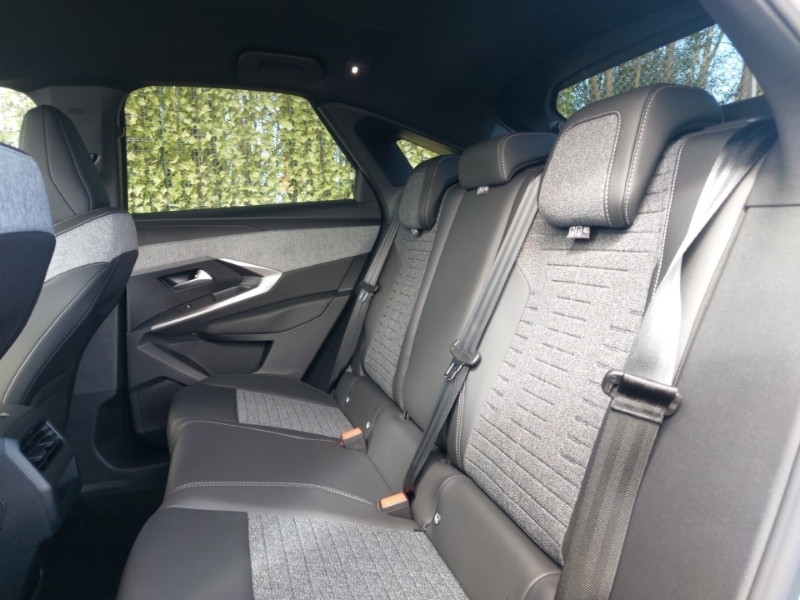 Peugeot 3008 157Kw Allure 73Kwh Blue #6