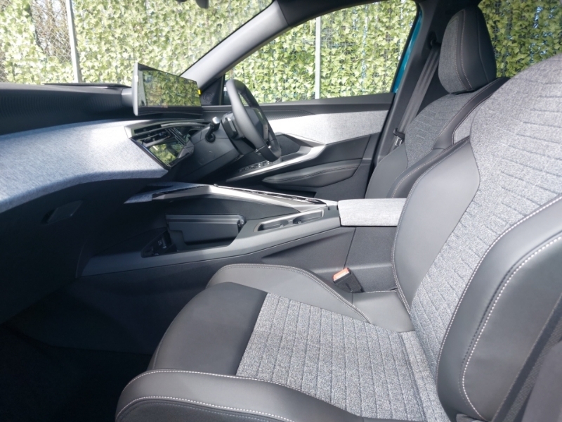 Peugeot 3008 157Kw Allure 73Kwh Blue #5