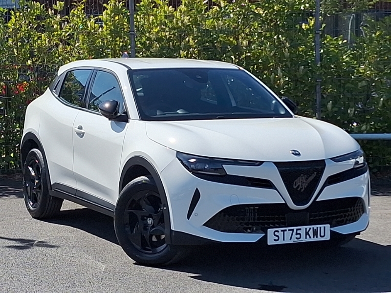 Alfa Romeo Junior 1.2 Turbo Ibrida Technology Pack White
