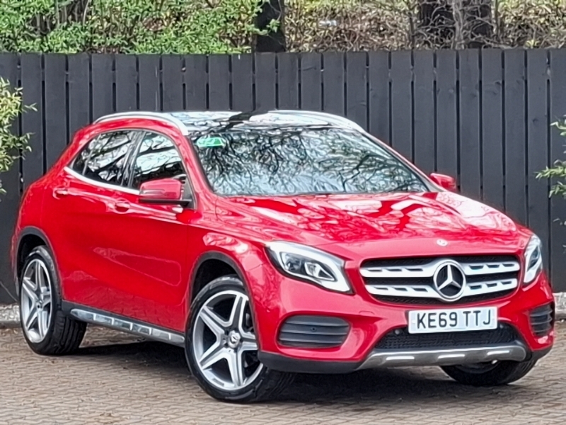 Mercedes-Benz GLA Class Gla 200 Amg Line Edition Plus Red