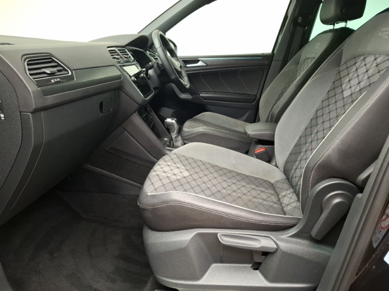 Volkswagen Tiguan 1.5 Tsi 150 R-line Dsg SH70TZP Black #5